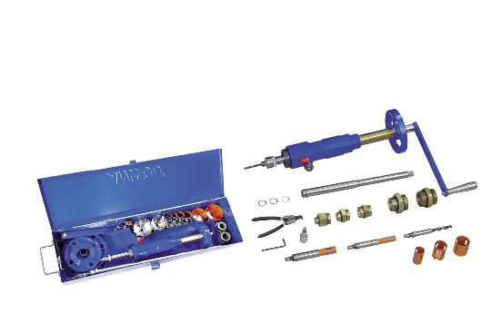 Aparat do nawiercania wodociągów przez zawory kulowe